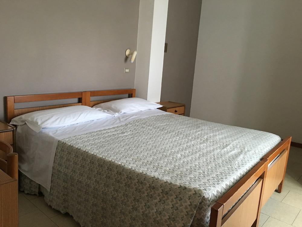 Hotel Plutone Червия Экстерьер фото